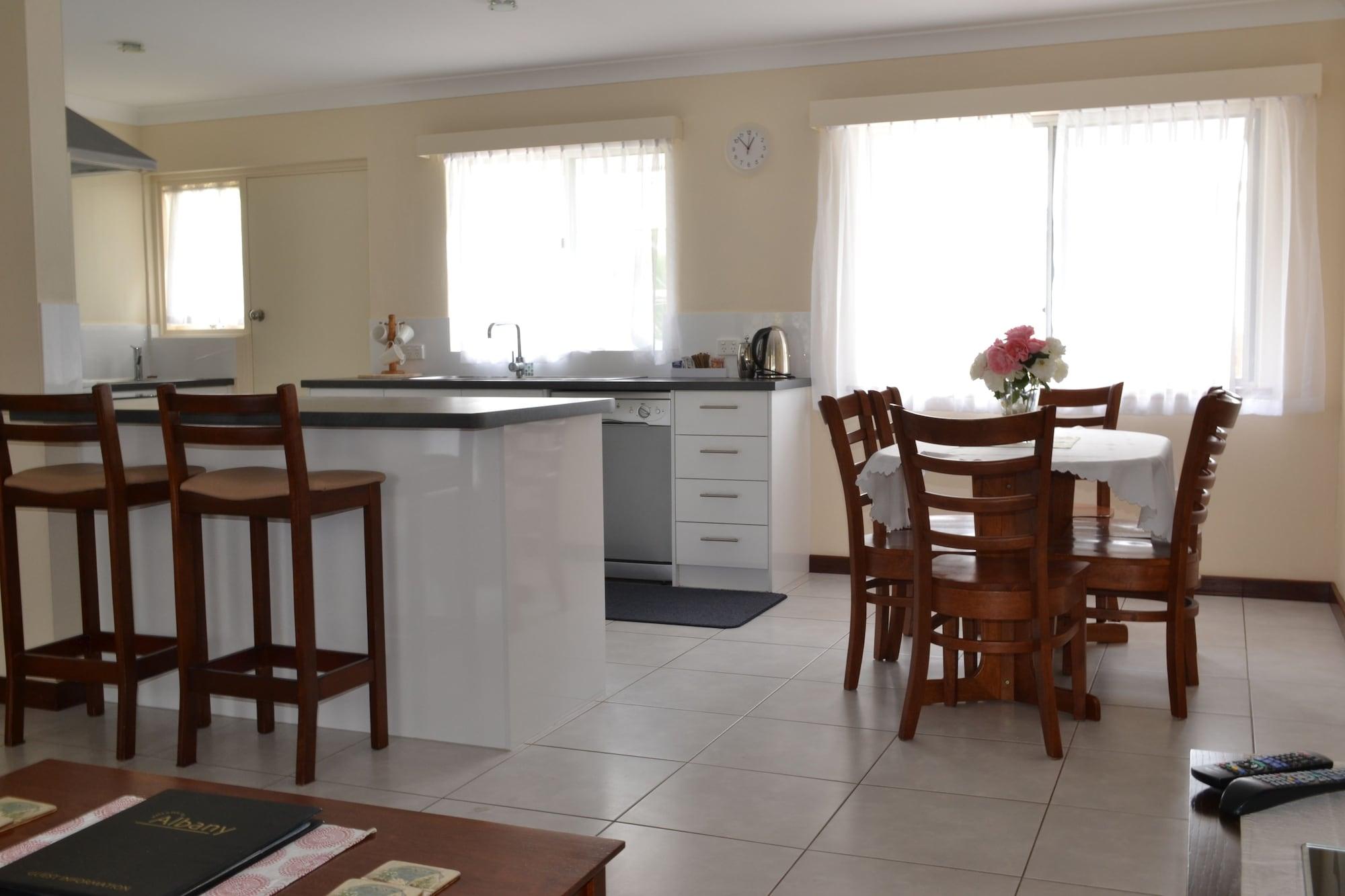 Dolphin Lodge Albany - Self Contained Apartments At Middleton Beach Экстерьер фото